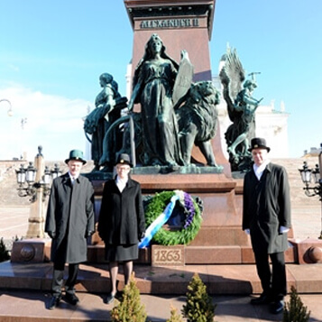 Wreath closure at the Alexander II statue, April 29, 2013